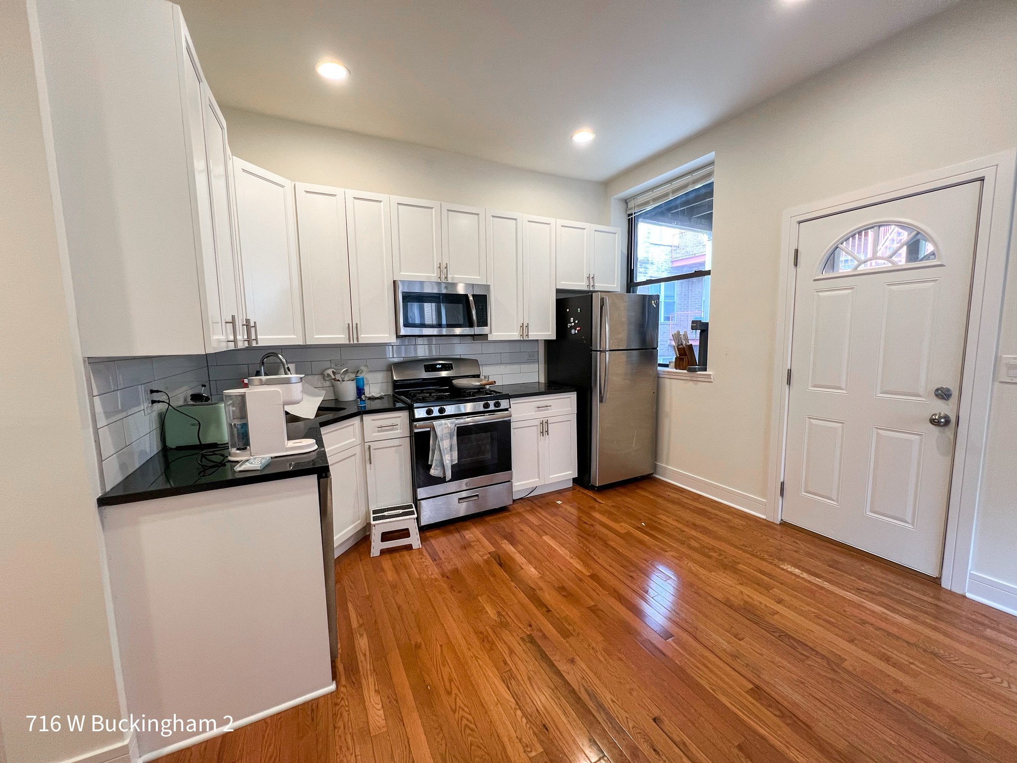 710-16 W Buckingham Pl 710-16 W Buckingham Pl, Chicago, IL 60657 - Leasing by Cross Street